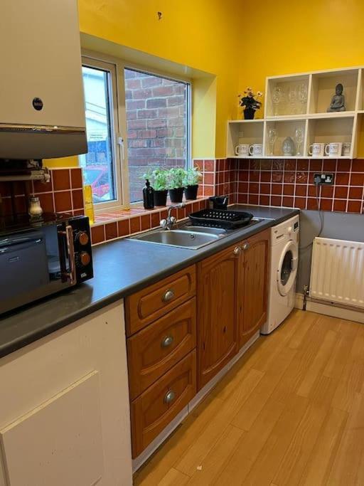Ovington Grove 2 Fully Equipped Kitchen Free Parking 3 Bedrooms Netflix Newcastle Upon Tyne Kültér fotó