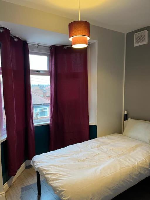 Ovington Grove 2 Fully Equipped Kitchen Free Parking 3 Bedrooms Netflix Newcastle Upon Tyne Kültér fotó